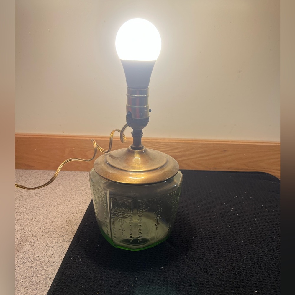 Uranium glass lamp